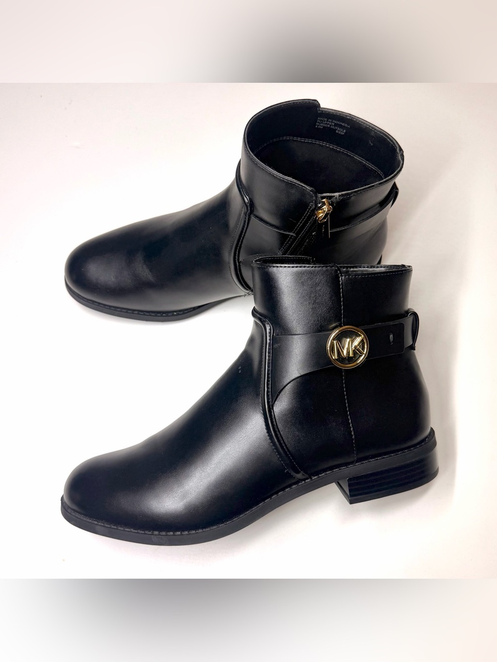 Michael Kors Women’s Carmen flat ankle booties in black faux leather Size- 8.5 M